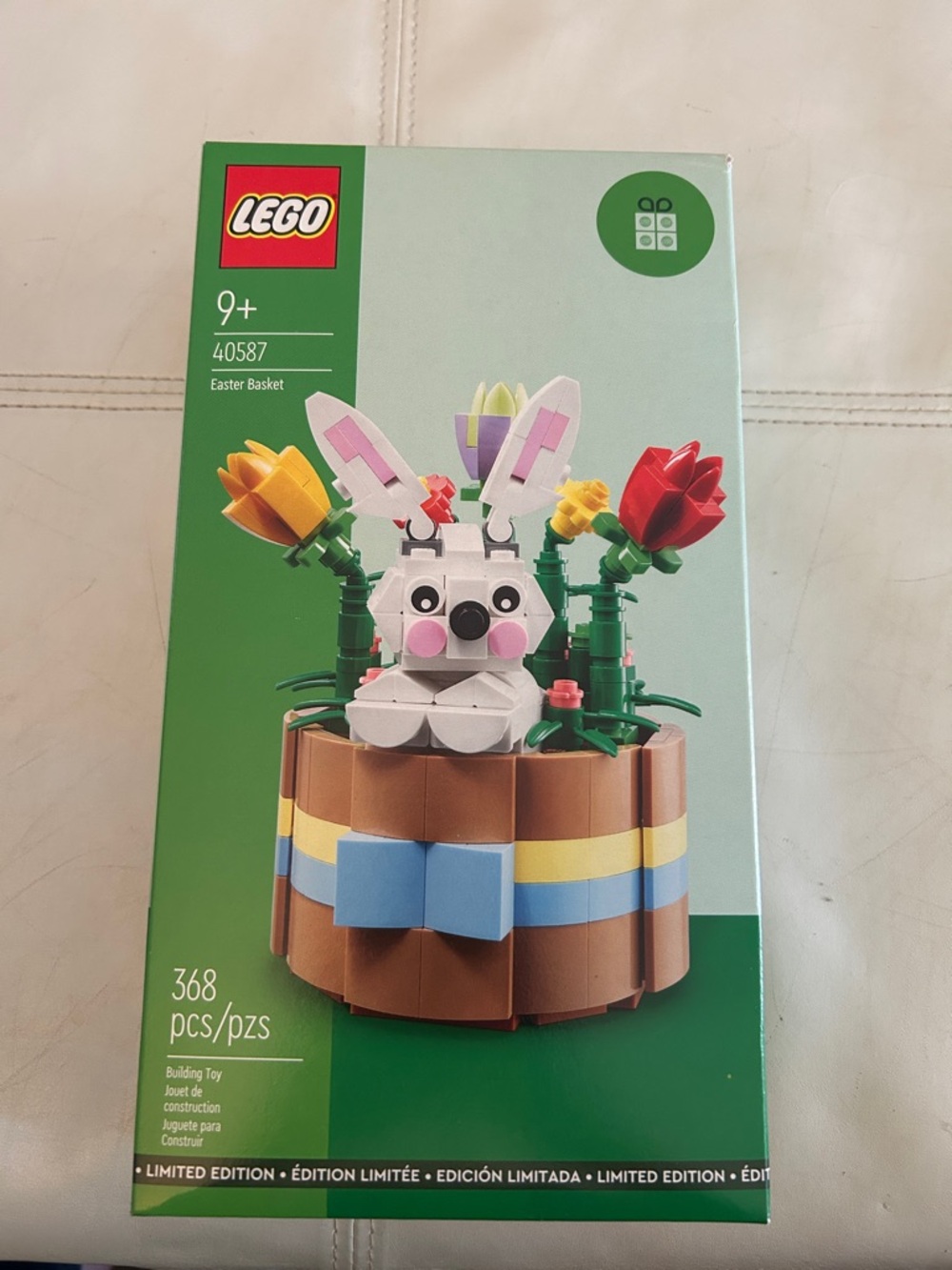 LEGO 40587 White Bunny in Brown Basket with Red Yellow Blue Flowers